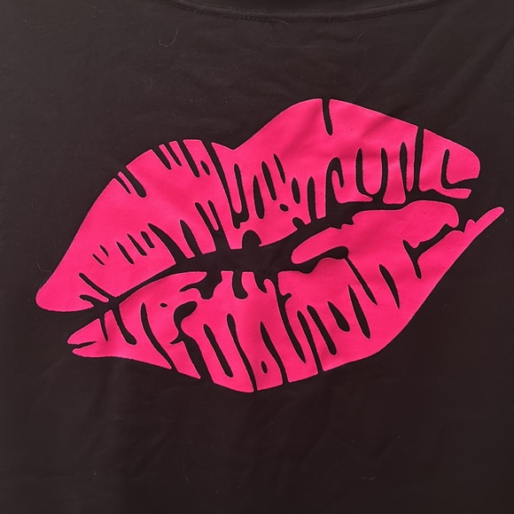 Women’s Begonia K Black Long-Sleeve Novelty Tee with Hot Pink Lips Graphic - Picture 3 of 7